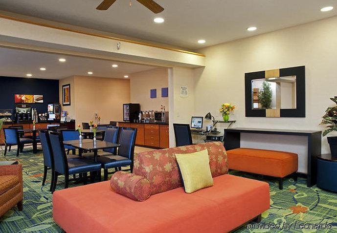 Fairfield Inn & Suites Lansing West Delta Center Township Restoran fotoğraf